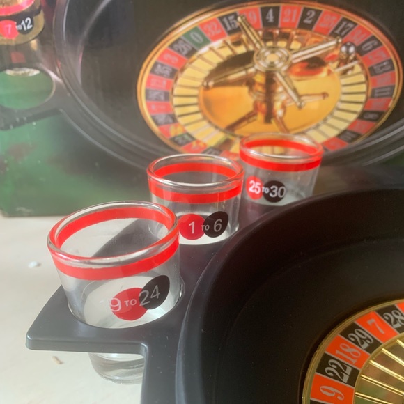 Game Night Roulette Party Game - Picture 11 of 12